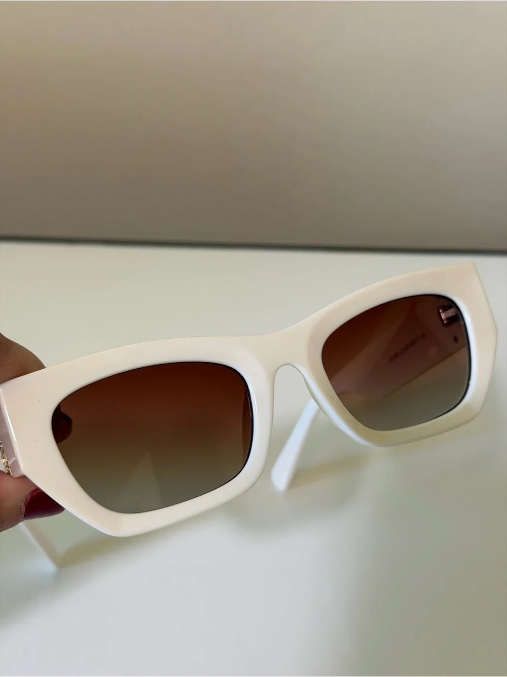 Sojos White Frame Sunglasses with Brown Gradient Lenses